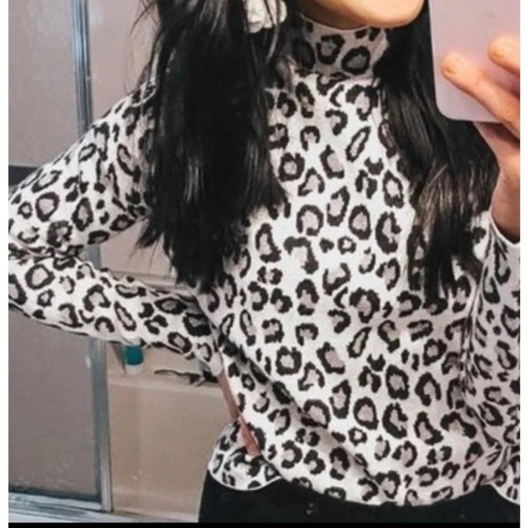 Cynthia Rowley Women's Cozy Sparkle Snow Leopard Turtleneck Sweater Size XS - Picture 1 of 6